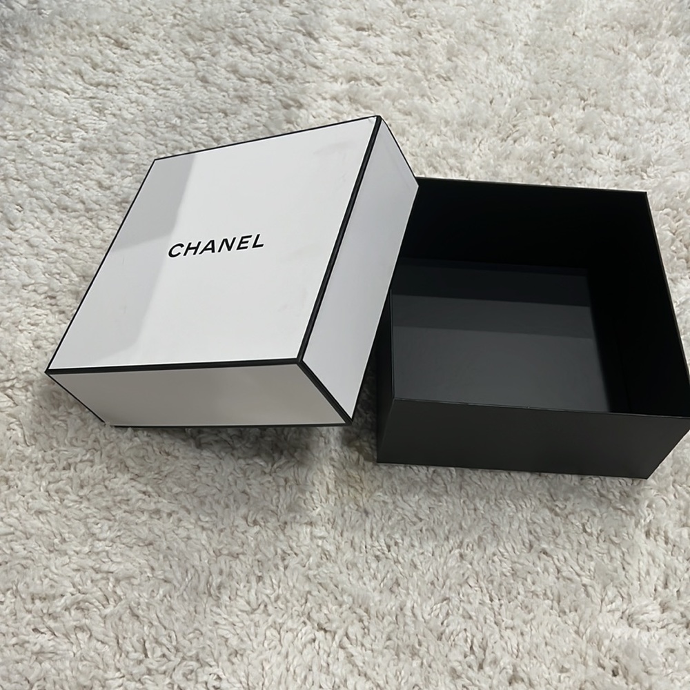 Chanel Box - Picture 4 of 4
